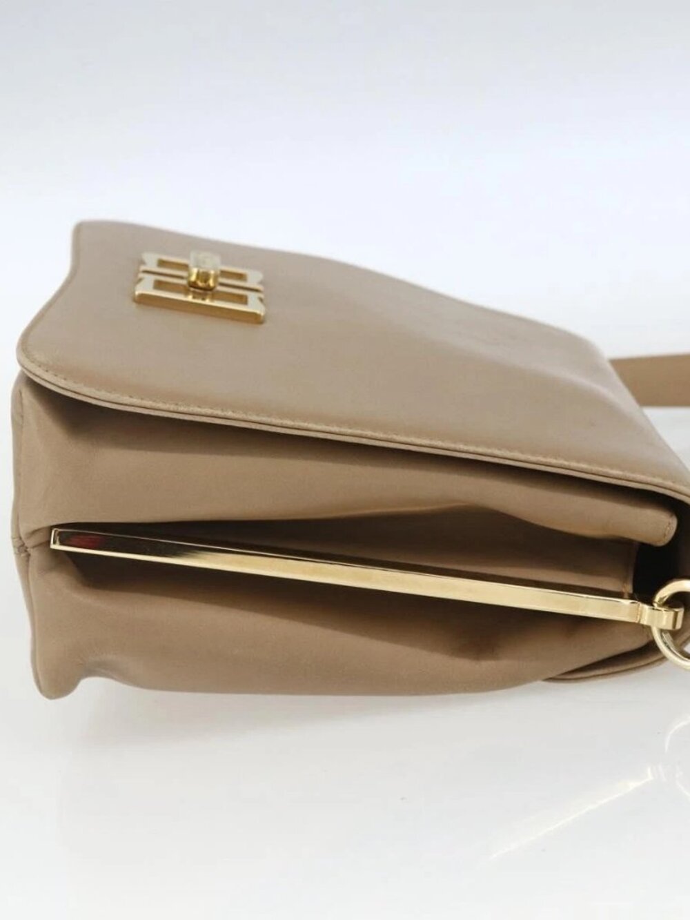 Salvatore Ferragamo Shoulder Bag Leather Beige Gold Auth 157525V - Picture 4 of 16